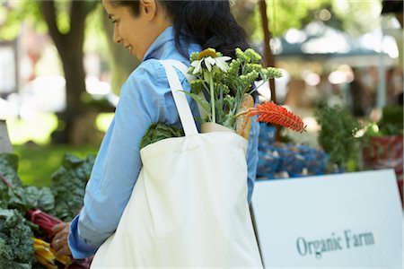 flor conífera - Woman Shopping at Organic Farmer's Market Foto de stock - Direito Controlado, Número: 700-02347749