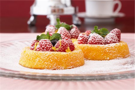 dessert plate garnish - Sugar-Coated Raspberry Shortcakes With Mint, Blueberries and Lemon Zest Stock Photo - Rights-Managed, Code: 700-02347862