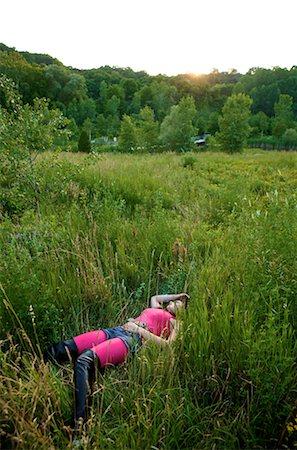 simsearch:700-02348169,k - Woman's Body in Field, Toronto, Ontario, Canada Foto de stock - Con derechos protegidos, Código: 700-02348154