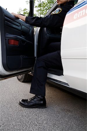 patrol - Police Woman Stepping out of Cruiser, Toronto, Ontario, Canada Foto de stock - Con derechos protegidos, Código: 700-02348231