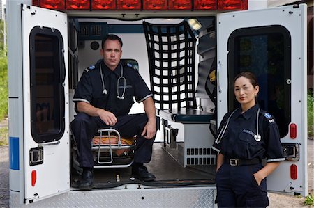 Portrait de paramédics en Ambulance, Toronto, Ontario, Canada Photographie de stock - Rights-Managed, Code: 700-02348248
