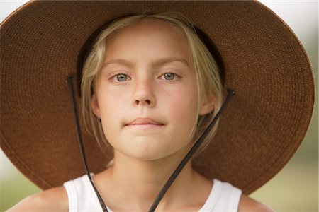 pubertad - Portrait of Girl Wearing Hat Foto de stock - Con derechos protegidos, Código: 700-02348770