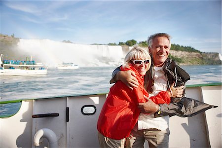 Paar im Boot von Niagara Falls, Niagara Falls, Ontario, Kanada Stockbilder - Lizenzpflichtiges, Bildnummer: 700-02376803