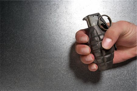 Man Holding Pineapple-style Hand Grenade Foto de stock - Con derechos protegidos, Código: 700-02377115