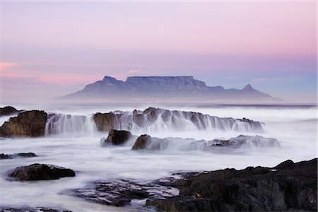 View of Table Mountain From Bloubergstrand, Western Cape, South Africa Foto de stock - Direito Controlado, Número: 700-02377260