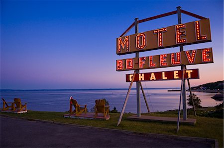 Signe de Motel, Charlevoix, Québec, Canada Photographie de stock - Rights-Managed, Code: 700-02377882