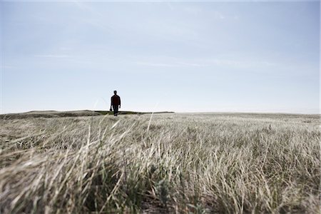 Man with Camera in Grasslands, Grasslands National Park, Saskatchewan, Canada Foto de stock - Direito Controlado, Número: 700-02377933