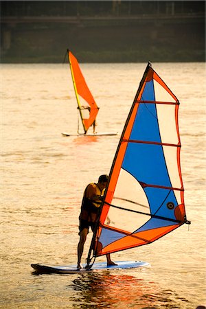 Windsurfers on Han River, Seoul, South Korea Foto de stock - Con derechos protegidos, Código: 700-02370971