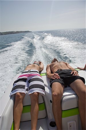 simsearch:700-02371194,k - Bronzage de couple sur le bateau à moteur, Mallorca, Baleares, Espagne Photographie de stock - Rights-Managed, Code: 700-02371165