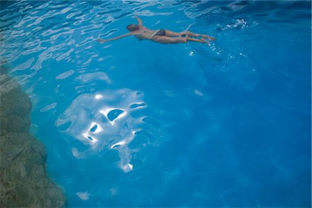 Femme plongée dans la piscine, Mallorca, Baleares, Espagne Photographie de stock - Rights-Managed, Code: 700-02371183