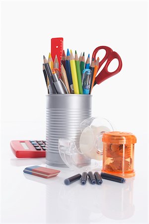 simsearch:400-04777213,k - Nature morte de fournitures scolaires Photographie de stock - Rights-Managed, Code: 700-02371500
