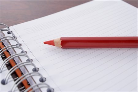 Close-up of Red Pencil and Day Planner Foto de stock - Con derechos protegidos, Código: 700-02371526