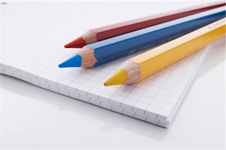 fourniture scolaire - Close-up of Pencil Crayons and Graph Paper Foto de stock - Con derechos protegidos, Código: 700-02371556