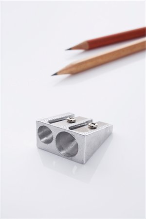 spitzer - Nahaufnahme von Bleistiftspitzer und Bleistifte Stockbilder - Lizenzpflichtiges, Bildnummer: 700-02371591