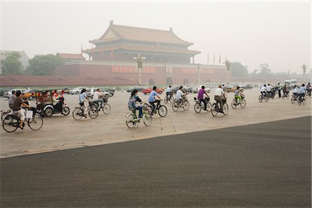 plaza de tiananmen - People on Bicycles, Forbidden City, Beijing, China Foto de stock - Con derechos protegidos, Código: 700-02385915