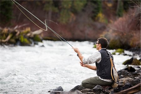 Man Fly Fishing on the Deschutes River, Bend, Oregon, USA Foto de stock - Direito Controlado, Número: 700-02386057