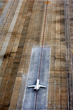 simsearch:700-00641223,k - Airplane on Runway, Hartsfield- Jackson International Airport, Atlanta, Georgia, USA Stock Photo - Rights-Managed, Code: 700-02418138