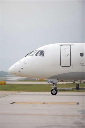 simsearch:700-03778516,k - Avion sur la voie de circulation, l'aéroport International Hartsfield-Jackson, Atlanta, Georgia, USA Photographie de stock - Rights-Managed, Code: 700-02418160