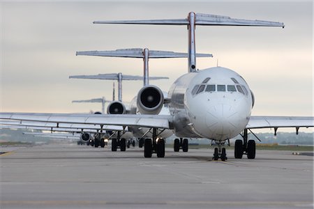 Flugzeuge auf dem Taxiway, Hartsfield-Jackson International Airport, Atlanta, Georgia, USA Stockbilder - Lizenzpflichtiges, Bildnummer: 700-02418175