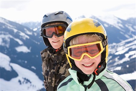 skier standing on mountain - Skieurs sur flanc de colline Photographie de stock - Rights-Managed, Code: 700-02428557