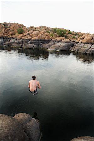 Man Jumping into Lake, Watson Lake, Granite Dells near Prescott, Sedona, Arizona, USA Foto de stock - Con derechos protegidos, Código: 700-02429073