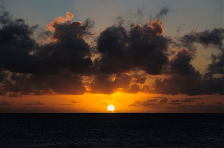 simsearch:700-02429233,k - Coucher de soleil sur le Pacifique Sud Atiu, îles Cook, Photographie de stock - Rights-Managed, Code: 700-02429236