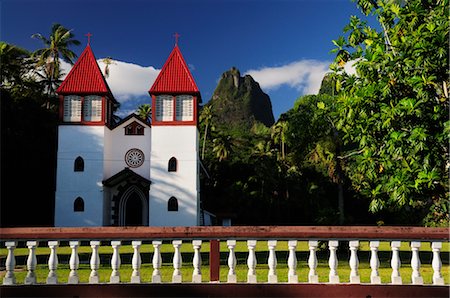 südpazifik - Eglise De La Sainte Famille, Mt Mauaroa im Hintergrund, Haapiti, Moorea, Gesellschaftsinseln, Französisch-Polynesien, Südsee Stockbilder - Lizenzpflichtiges, Bildnummer: 700-02429248