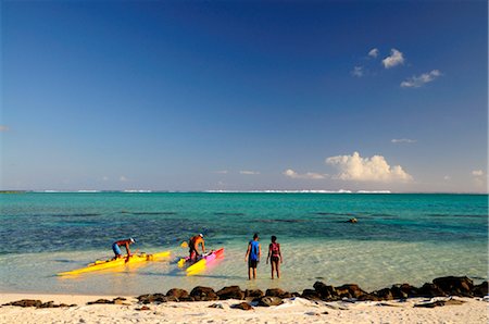 polynésie française - Gens sur la plage de Bora Bora, îles de la société, Polynésie française du Pacifique Sud Photographie de stock - Rights-Managed, Code: 700-02429241