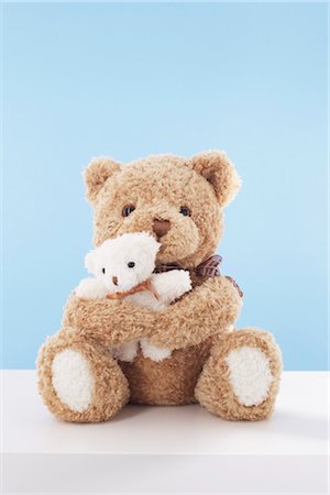 Teddy Bear Hugging Teddy Bear Foto de stock - Direito Controlado, Número: 700-02429275