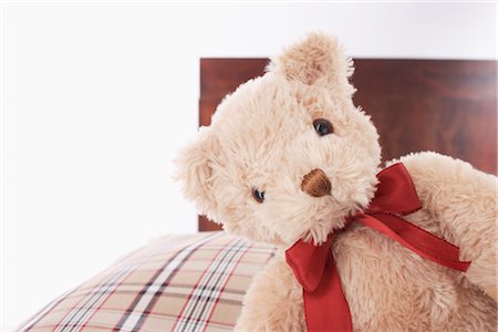 simsearch:700-02429274,k - Teddybär auf Bett Stockbilder - Lizenzpflichtiges, Bildnummer: 700-02429291