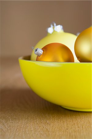 simsearch:700-02461235,k - Christmas Balls in Bowl Fotografie stock - Rights-Managed, Codice: 700-02461234