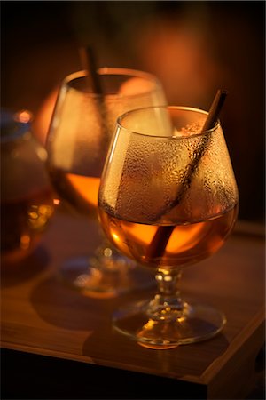 Boisson chaude en verre de vin à la cannelle Photographie de stock - Rights-Managed, Code: 700-02461609