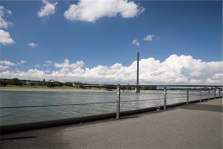 passage - Vue sur le Rhin depuis la Promenade, Dusseldorf, Rhin Ruhr Area, Rhénanie du Nord-Westphalie, Allemagne Photographie de stock - Rights-Managed, Code: 700-02463583