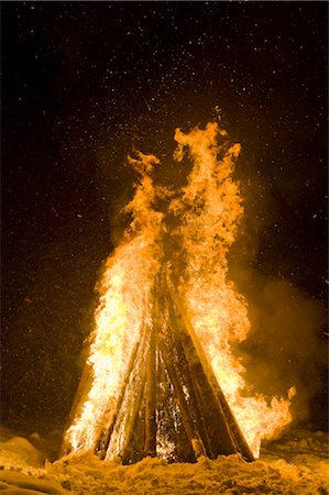 fire (things burning controlled) - Bonfire at Winter Solstice, Hof bie Salzburg, Austria Stock Photo - Rights-Managed, Code: 700-02586190