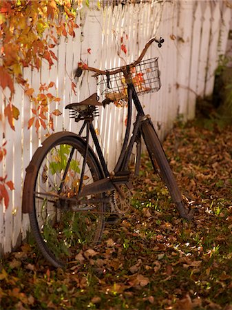 Old Bicycle Leaning Against White Picket Fence Stock Photo - Rights-Managed, Code: 700-02594158