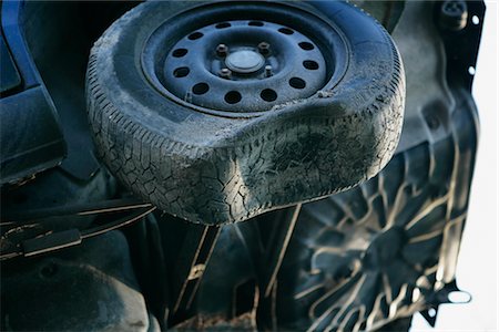 Steel Frame of Wrecked Car and Wheel Foto de stock - Con derechos protegidos, Código: 700-02594295