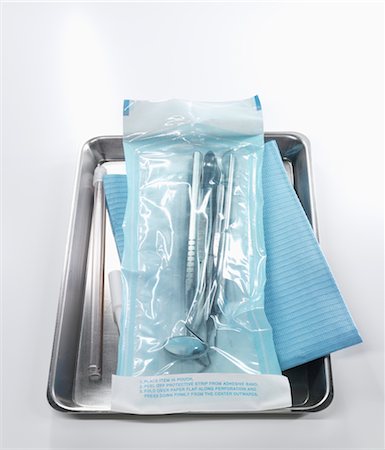 dental equipment - Dentistry Tools on Tray Foto de stock - Con derechos protegidos, Código: 700-02594321