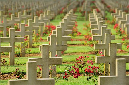 remembrance - Ossuaire de Douaumont, Douaumont, Lorraine, France Photographie de stock - Rights-Managed, Code: 700-02590792