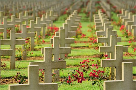 Ossuaire de Douaumont, Fort Douaumont, Lorraine, France Stockbilder - Lizenzpflichtiges, Bildnummer: 700-02590792