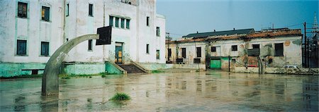 desastre natural - Basketball Court after Hurricane,  Havana, Cuba Foto de stock - Con derechos protegidos, Código: 700-02593609