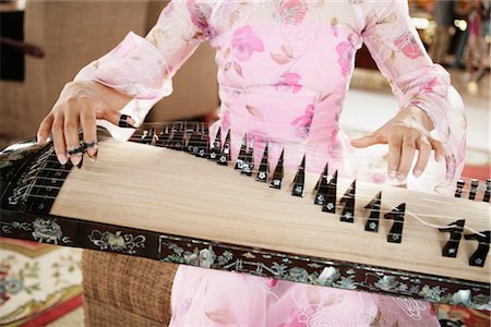 Spielen der Folie Zither, Hoian, Vietnams Stockbilder - Lizenzpflichtiges, Bildnummer: 700-02593808