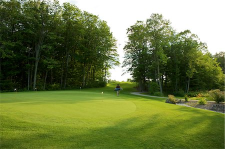 Homme avec le sac de Golf sur le parcours de Golf, Burlington, Ontario, Canada Photographie de stock - Rights-Managed, Code: 700-02637619