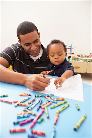 Toddler Coloring with Father Foto de stock - Con derechos protegidos, Código: 700-02637955