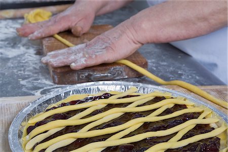 panade - Frau Backen ein Jam-Torte, Cerreto Laziale, Tivoli, Rom, Italien Stockbilder - Lizenzpflichtiges, Bildnummer: 700-02659603