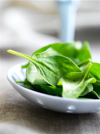 spinach leaf - Spinach Leaves in Dish Stock Photo - Rights-Managed, Code: 700-02669192