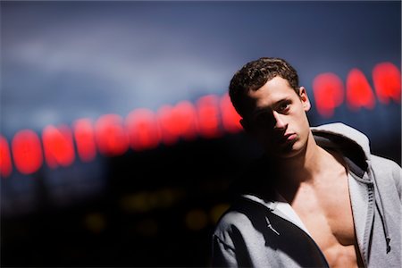 Portrait of Man in City, Portland, Oregon, USA Foto de stock - Con derechos protegidos, Código: 700-02669253