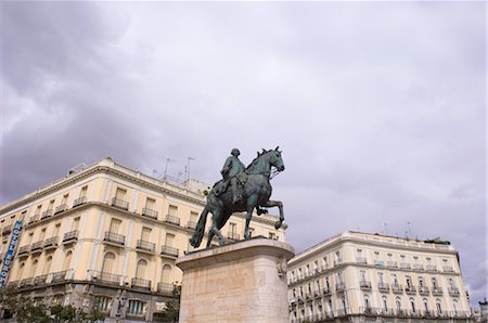 puerta del sol - Statue and Buildings, Puerta del Sol, Madrid, Spain Fotografie stock - Rights-Managed, Codice: 700-02669855