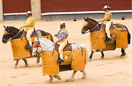 simsearch:600-01196378,k - Horseback Riders in Bullfighting Ring, Plaza de Toros de las Ventas, Madrid, Spain Foto de stock - Direito Controlado, Número: 700-02669857