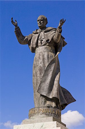 pape (religion) - Statue de la Catedral de la Almudena, Madrid, Espagne Photographie de stock - Rights-Managed, Code: 700-02669865