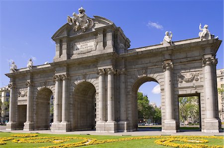 flowers and entrance and nobody - Puerta de Alcala, Plaza de la Independencia, Madrid, Spain Stock Photo - Rights-Managed, Code: 700-02670057